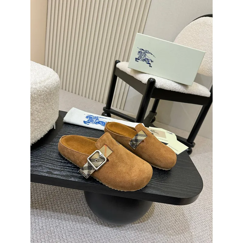 Unisex Burberry Slippers: Checked Luxury & Comfort for Both Men and Women #A54197