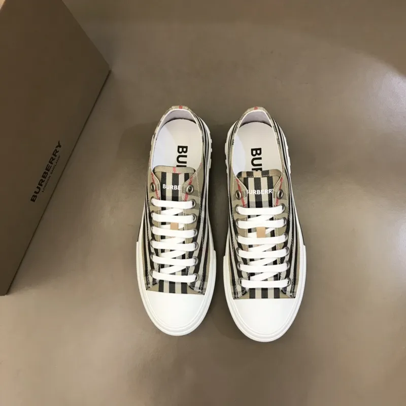 Burberry Shoes for Mens and women Sneakers #A40244