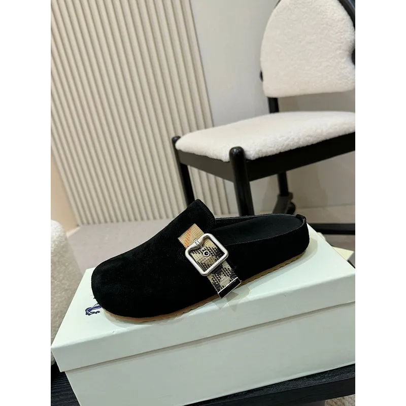 Unisex Burberry Slippers: Checked Luxury & Comfort for Both Men and Women #A54197