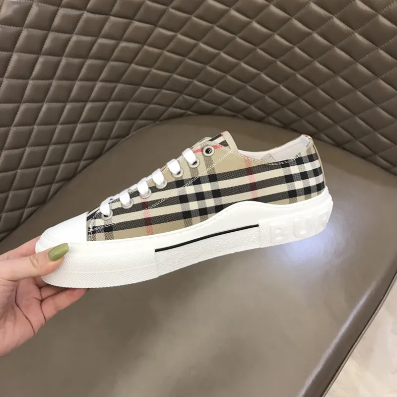 Burberry Shoes for Mens and women Sneakers #A40244