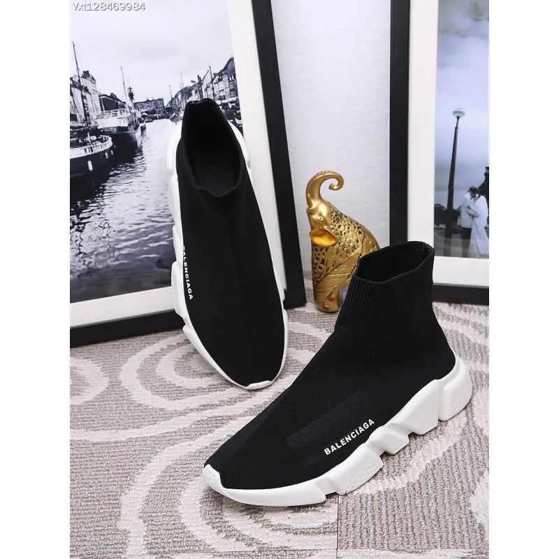 Balenciaga Speed 2.0 Sneaker Iconic Black Sock-Style Shoe with Lightweight Knit and Dynamic White Sole Timeless Essential for MEN #799925 Balenciaga Speed 2.0 Sneaker Iconic Black Sock-Style Shoe with Lightweight Knit and Dynamic White Sole Timeless Essential for MEN #799925