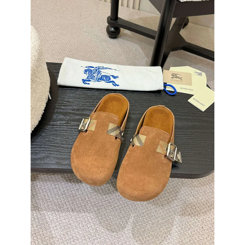 Unisex Burberry Slippers: Checked Luxury & Comfort for Both Men and Women #A54197