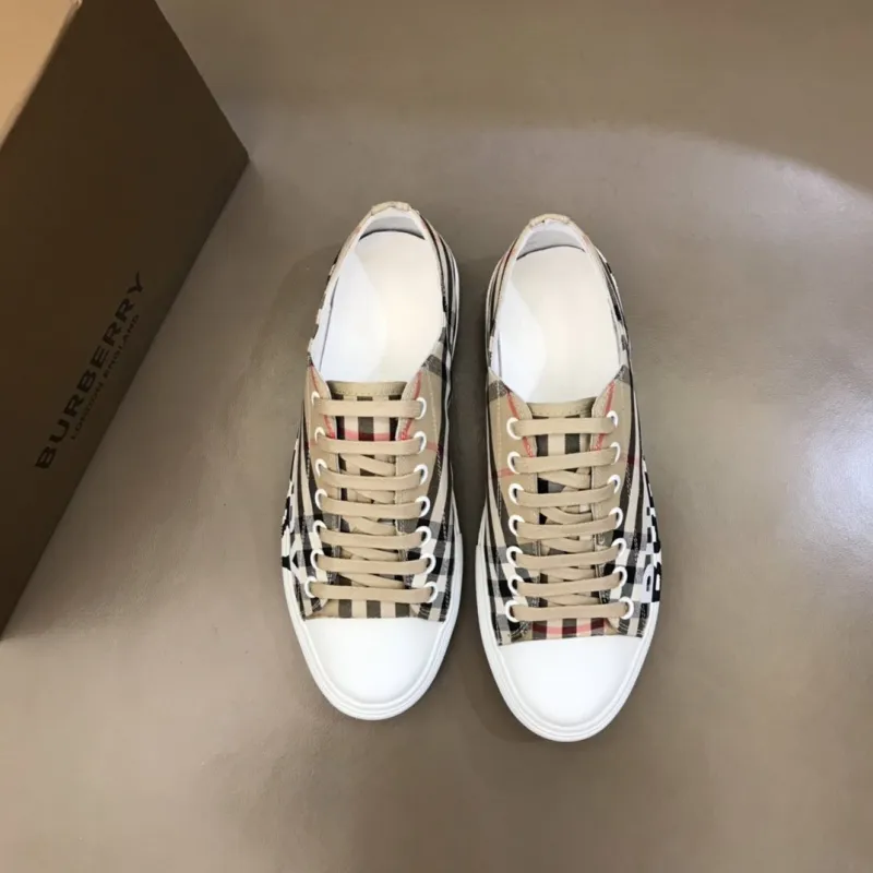 Burberry Shoes for Mens and Women Sneakers #99906930