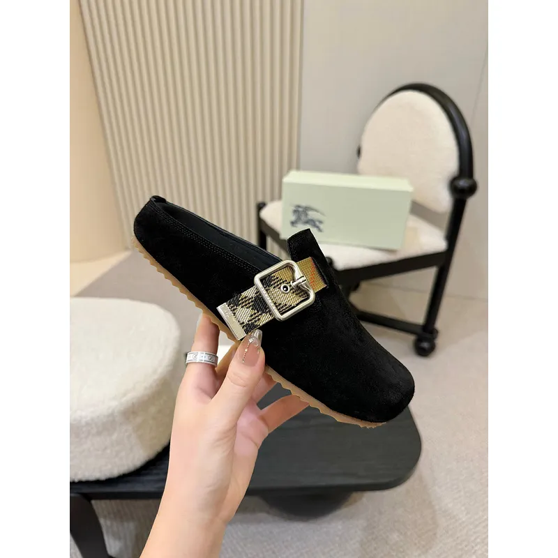 Unisex Burberry Slippers: Checked Luxury & Comfort for Both Men and Women #A54197