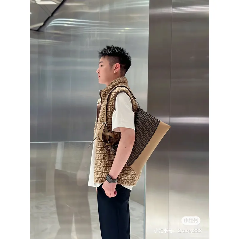 Fendi Brown And Beige FF Logo Jacquard Fabric Shoulder Bag With Leather Trims size:34×22 #A54307 Fendi Brown And Beige FF Logo Jacquard Fabric Shoulder Bag With Leather Trims size:34×22 #A54307