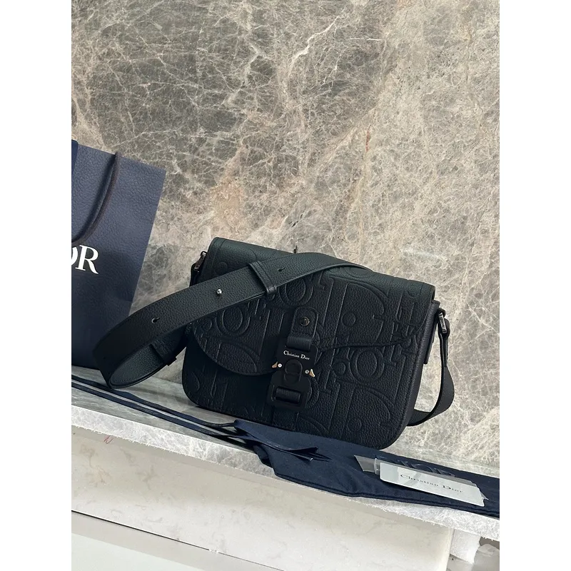 Black D-ior Messenger Bag With Embossed Patterns For Fashion Forward Looks size:23×18×6cm #A54116