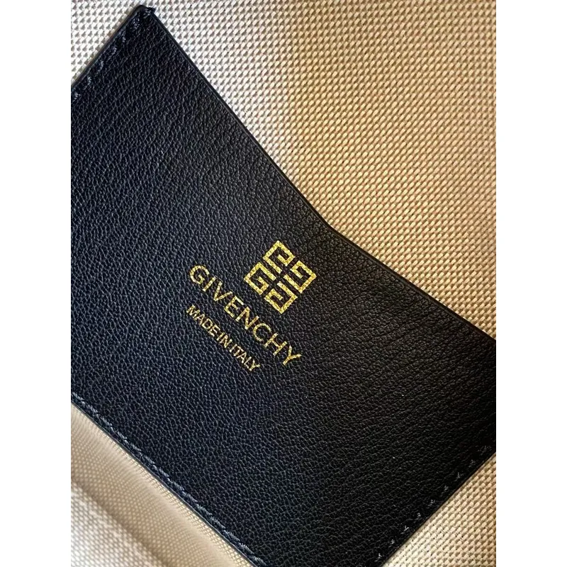 Elegant Givenchy Handbag Collection Showcasing Timeless Designs and Premium Craftsmanship #A52342