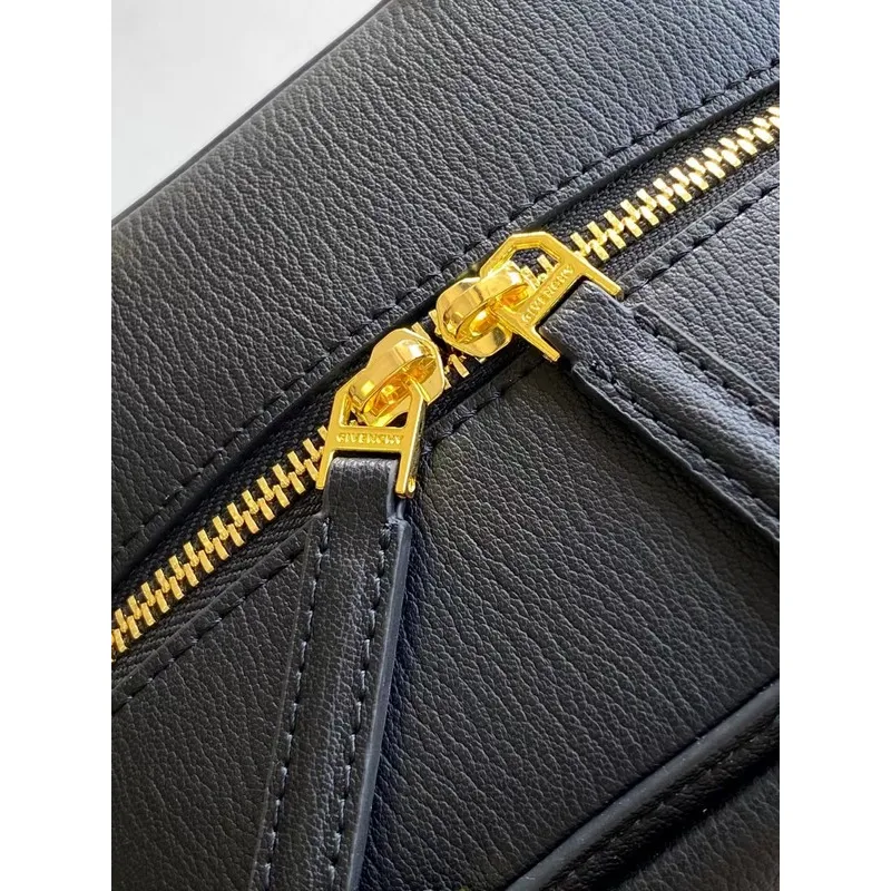 Elegant Givenchy Handbag Collection Showcasing Timeless Designs and Premium Craftsmanship #A52342