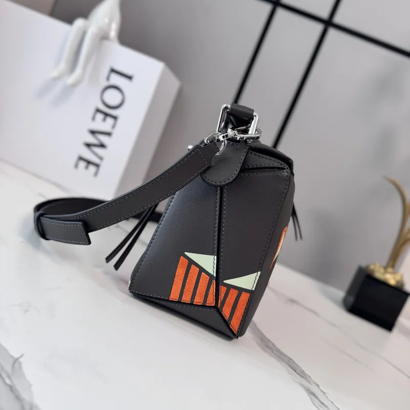 Loewe Puzzle Fringe Cat Leather Shoulder Bag 24x10.5x16CM #A63849