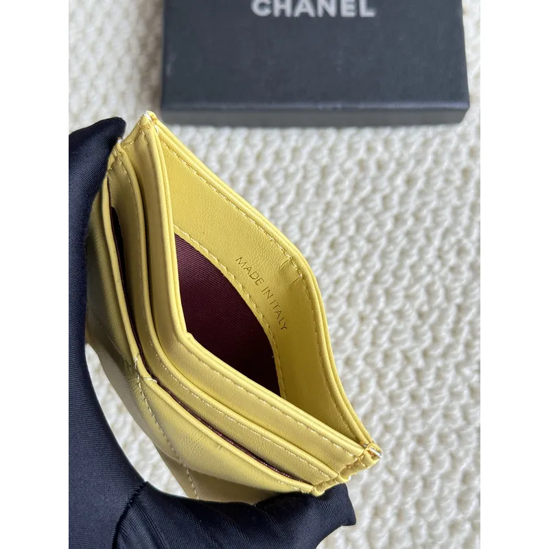 Chanel card holder with chain detail. #A45548