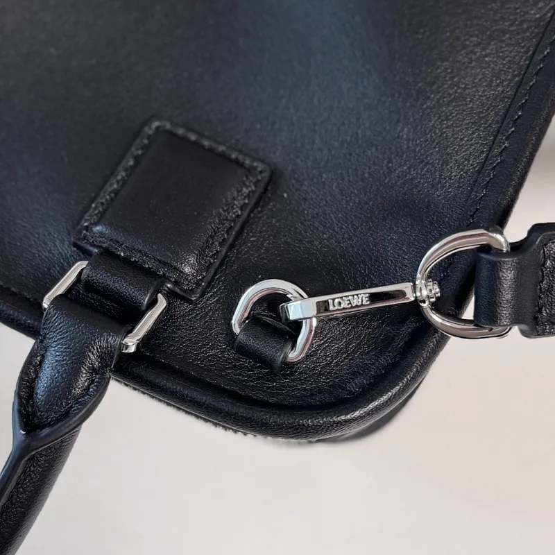 Loewe Amazona 180 Leather Handbag 24.5x10x18.5CM #A63850