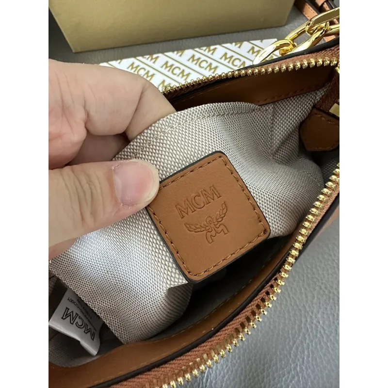 MCM Mini Crossbody Bag, Grid Pattern, Chain Strap, Style 65026 12.5 x 21.0 x 5.0cm #A61794