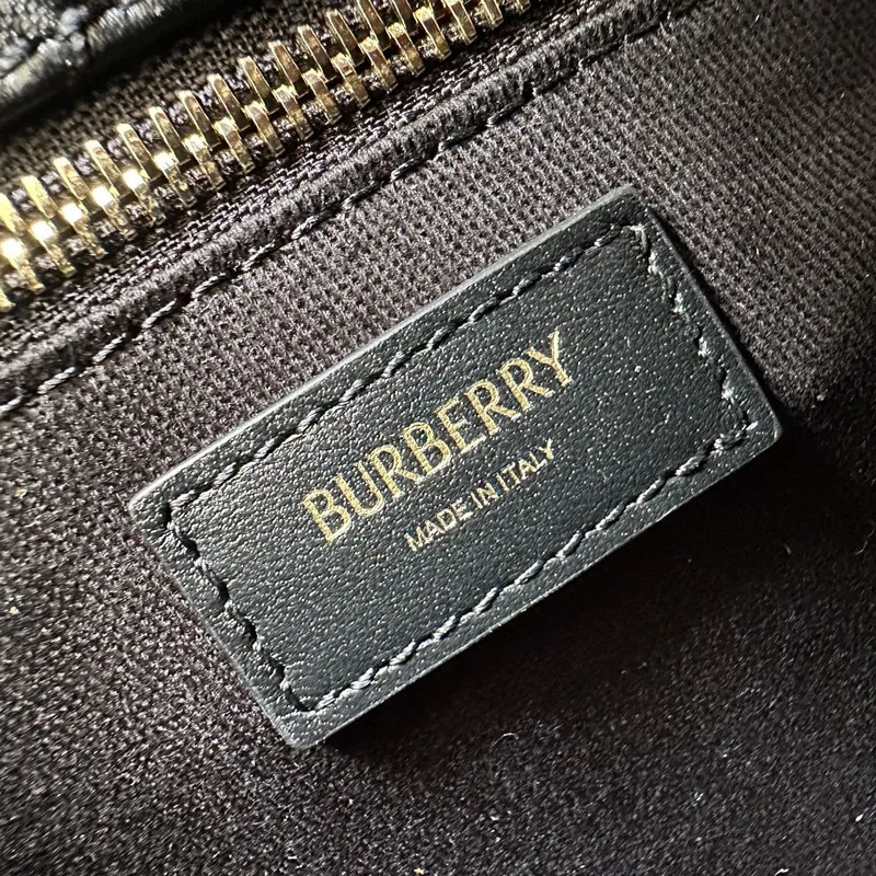Burberry Quilted Leather Crossbody Bags With Gold - Tone Hardware size:20×7×16cm #A53756