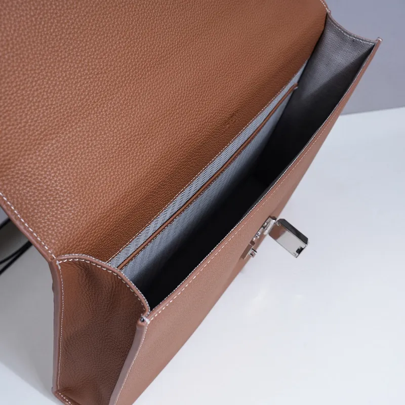 Hermes Leather Briefcase Collection: Timeless Design for the Discerning Professional size:39×29×6cm #A53668