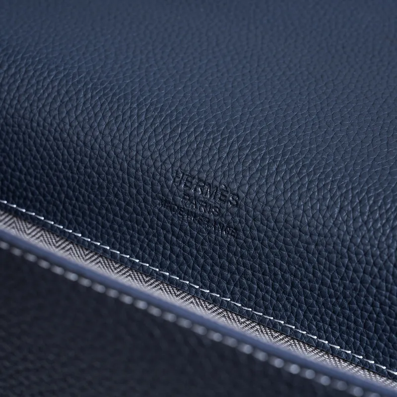 Hermes Leather Briefcase Collection: Timeless Design for the Discerning Professional size:39×29×6cm #A53668