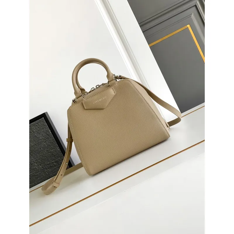 Elegant Givenchy Handbag Collection Showcasing Timeless Designs and Premium Craftsmanship #A52342