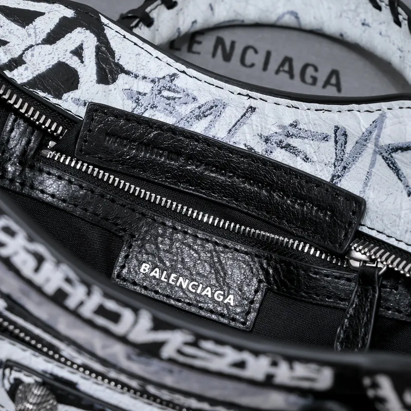 Good Quality Balenciaga Designer Bag - Edgy Graffiti Style #A46203 Good Quality Balenciaga Designer Bag - Edgy Graffiti Style #A46203