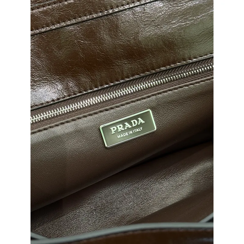 Prada Leather Handbag With Structured Design And Signature Hardware #A51644