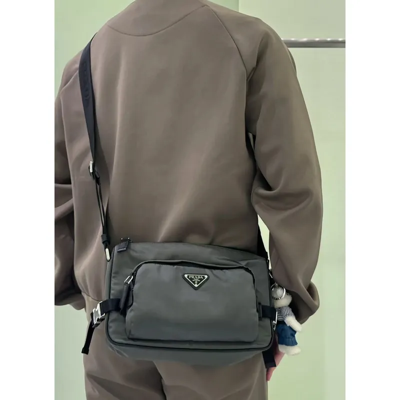 Prada Nylon Crossbody Bag: Iconic Design for Everyday Versatility size:28×17.5×10cm #A53543