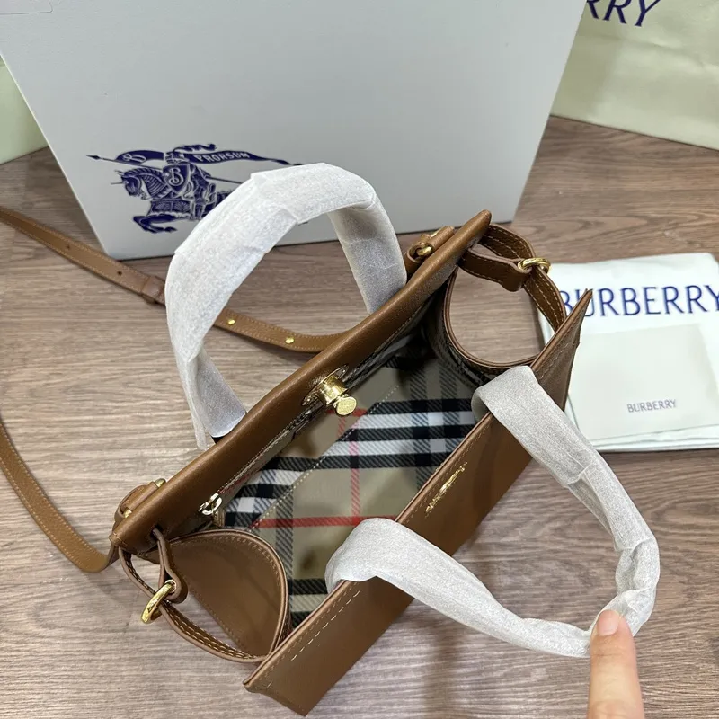 Burberry Timeless White Leather Handbag with Gold - Accented Lock and Dual Handles size:24×3×9cm #A54100