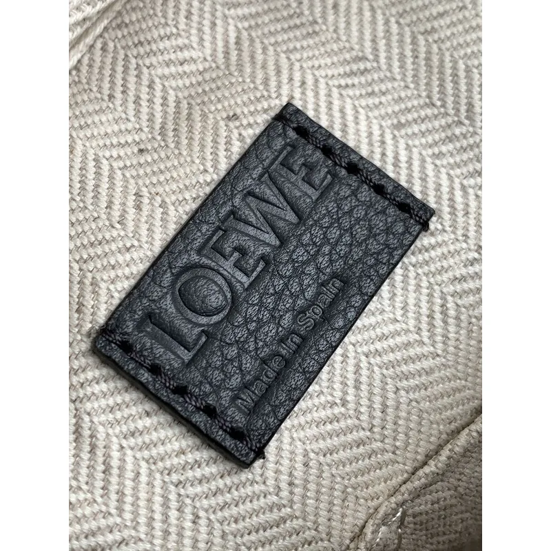 Loewe Bag Military Messenger Size:24*17.5*11cm #A49112