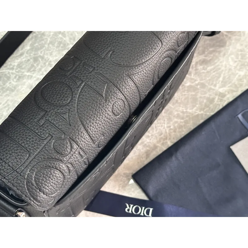 Black D-ior Messenger Bag With Embossed Patterns For Fashion Forward Looks size:23×18×6cm #A54116