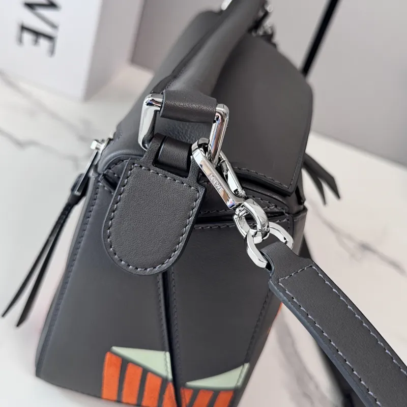 Loewe Puzzle Fringe Cat Leather Shoulder Bag 24x10.5x16CM #A63849