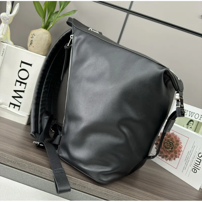 Loewe Black Leather Backpack With Distinctive Zipper And Branding For Modern Urban Style #A50064