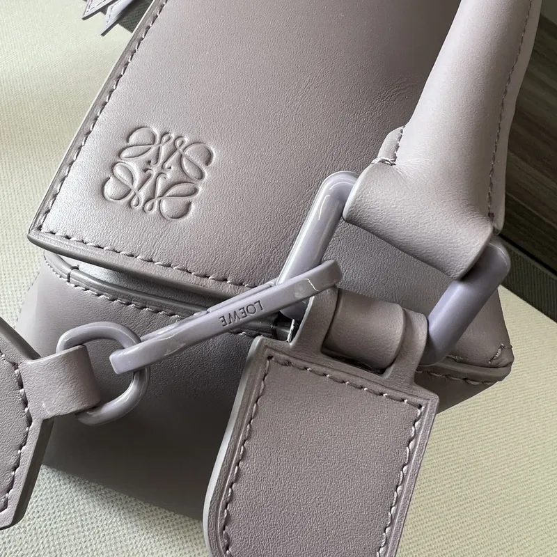 Loewe Puzzle Bag In Soft Lavender Leather With Branded Strap And Geometric Design #A50220