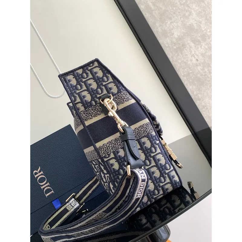 Chic Christian D-ior Crossbody Bag With Signature Oblique Pattern And Branded Strap #A50085