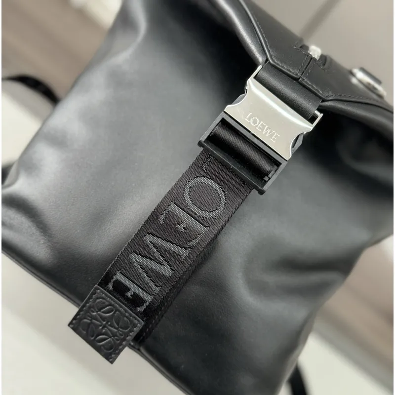 Loewe Black Leather Backpack With Distinctive Zipper And Branding For Modern Urban Style #A50064
