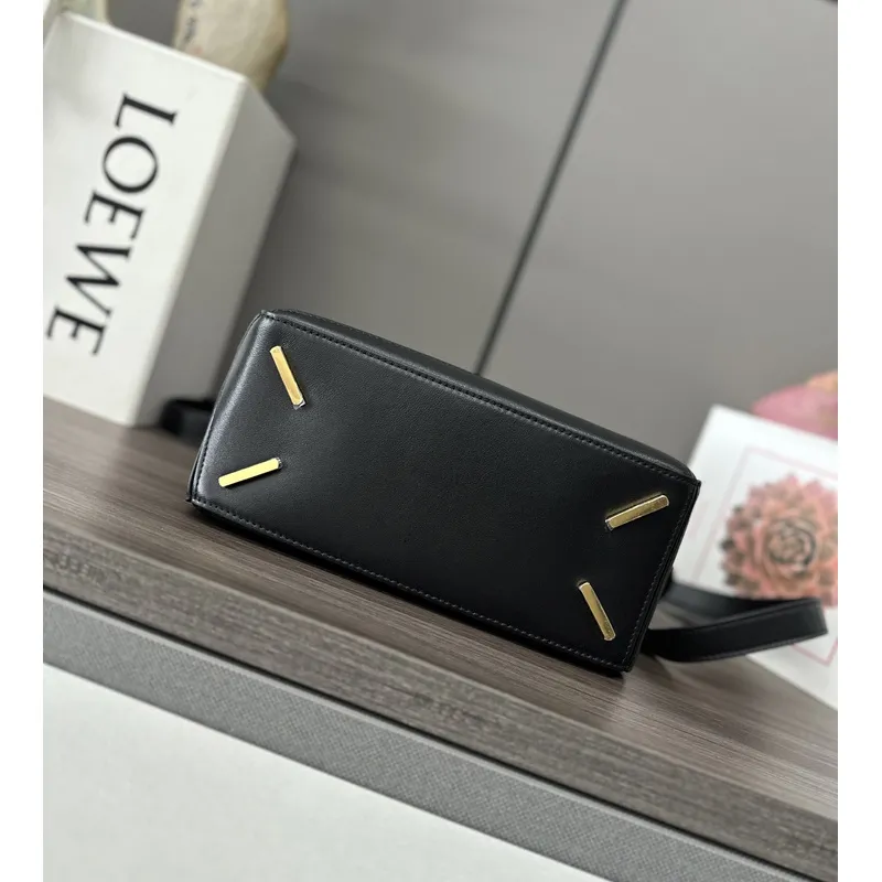Loewe Black Leather Puzzle Bag With Geometric Design And Adjustable Strap For Modern Chic #A50043