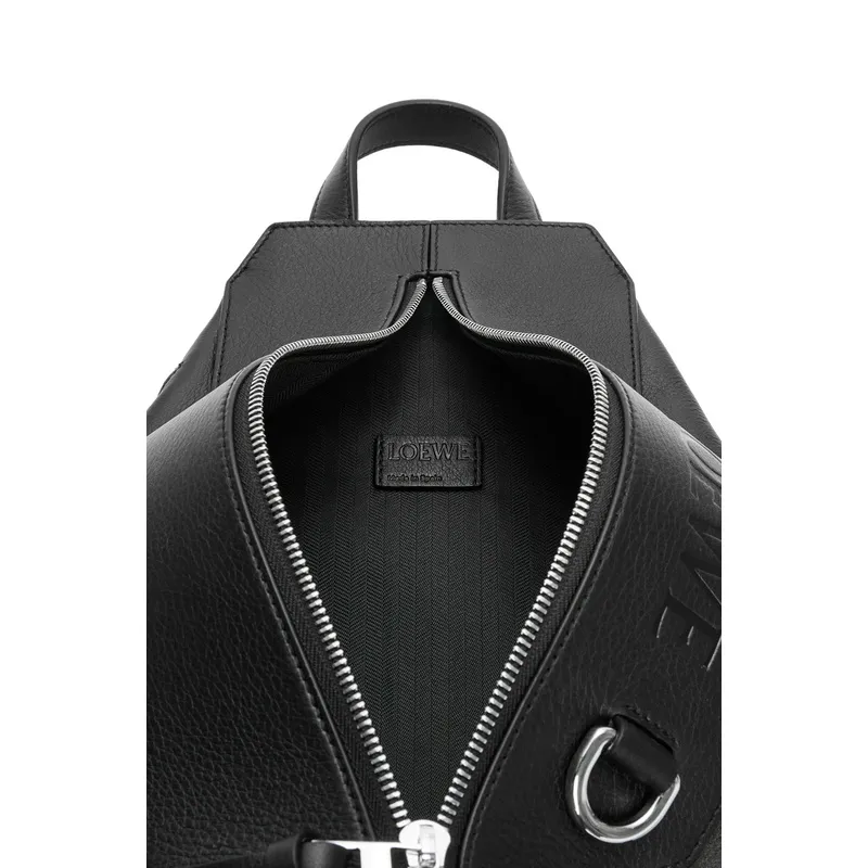 Loewe Black Leather Backpack With Distinctive Zipper And Branding For Modern Urban Style #A50064