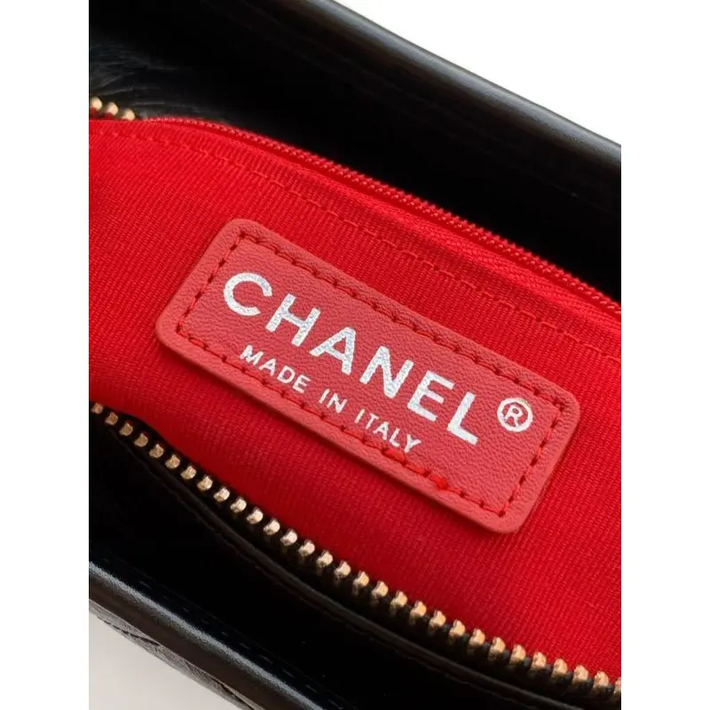 Chanel Womens Bucket Bag - Black & White Quilted Leather, Gold-Tone CC Logo & Two-Tone Chain Strap, Stylish Crossbody Bag for Luxury Fashion #A56750
