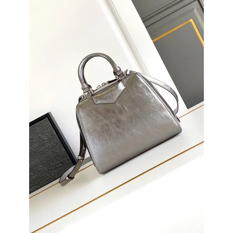 Elegant Givenchy Handbag Collection Showcasing Timeless Designs and Premium Craftsmanship #A52342