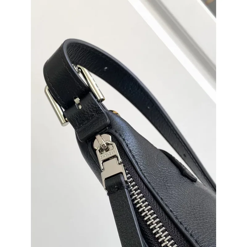 Givenchy Black Leather Shoulder Bags With Distinctive Metal Accents For Fashionistas #A52343