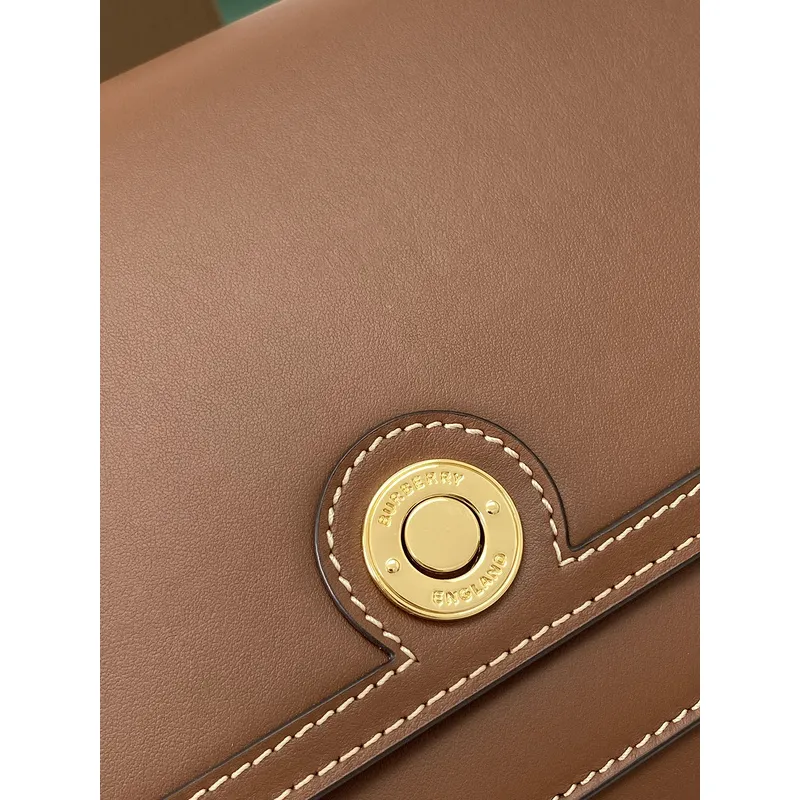 Burberry Crossbody Bag Logo Embroidered Strap &amp Leather A Nod to Heritage size:25×8×18cm #A54201