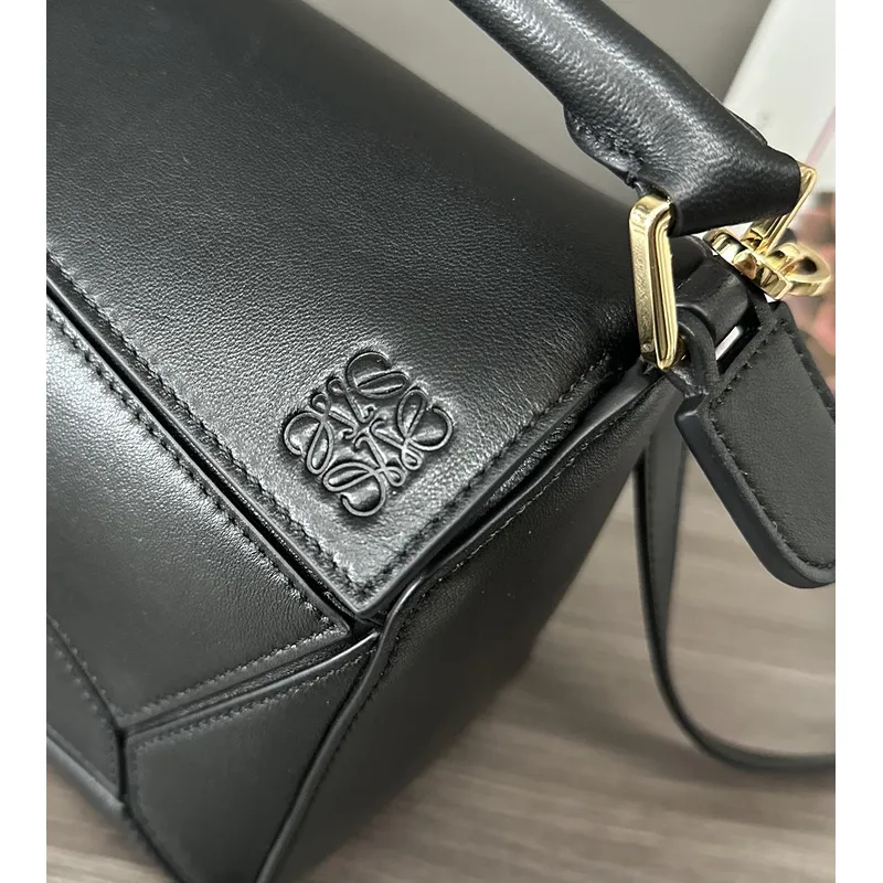 Loewe Black Leather Puzzle Bag With Geometric Design And Adjustable Strap For Modern Chic #A50043