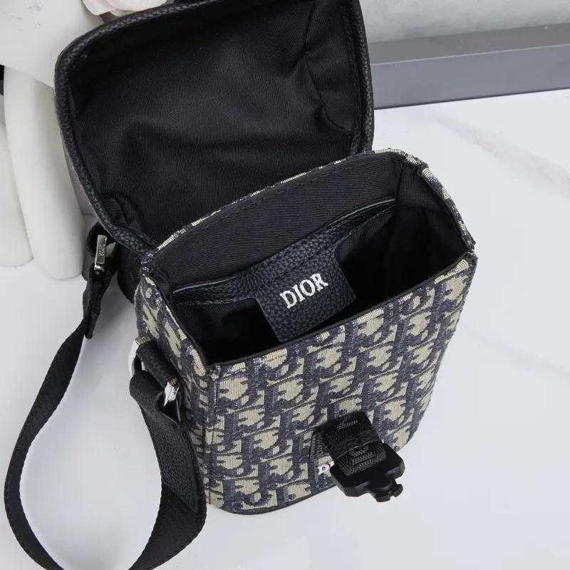 Vertical flip messenger bag for Man #A56192