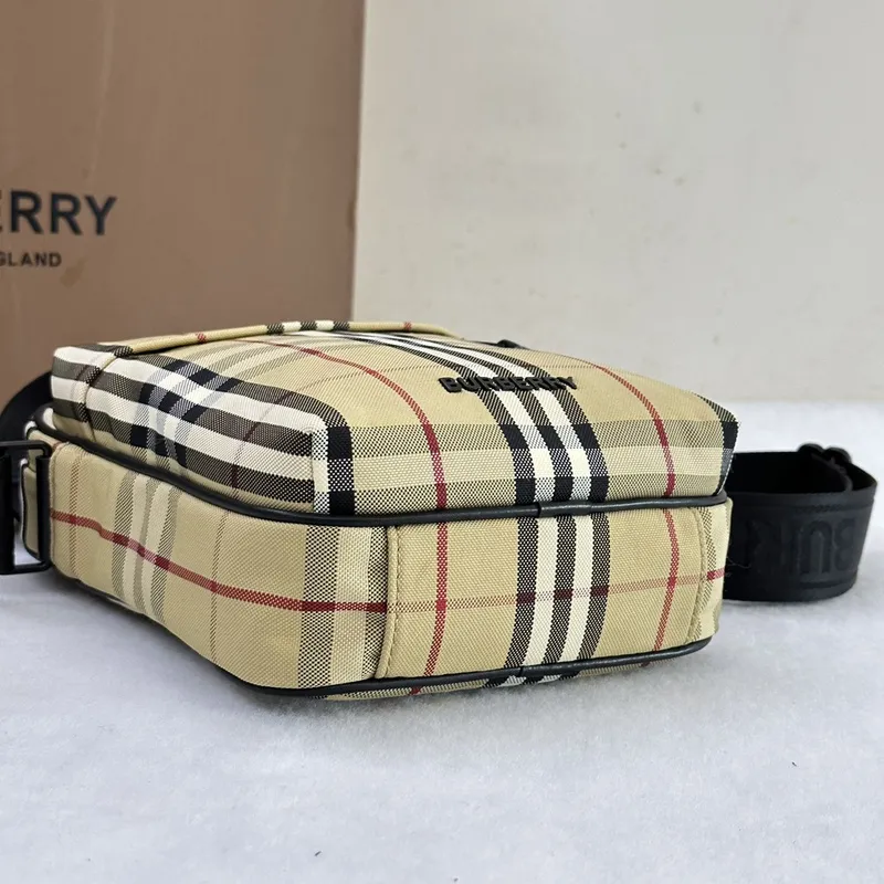 Burberry Vintage Check Crossbody Bag With Adjustable Strap For Classic Style size:16×4×20cm #A54099