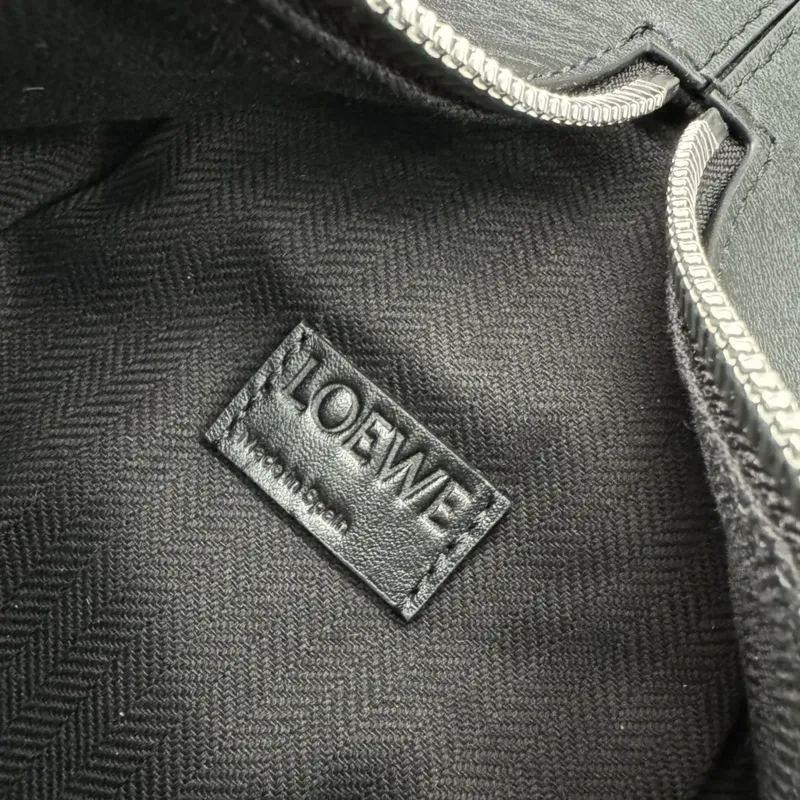 Loewe Black Leather Backpack With Distinctive Zipper And Branding For Modern Urban Style #A50064