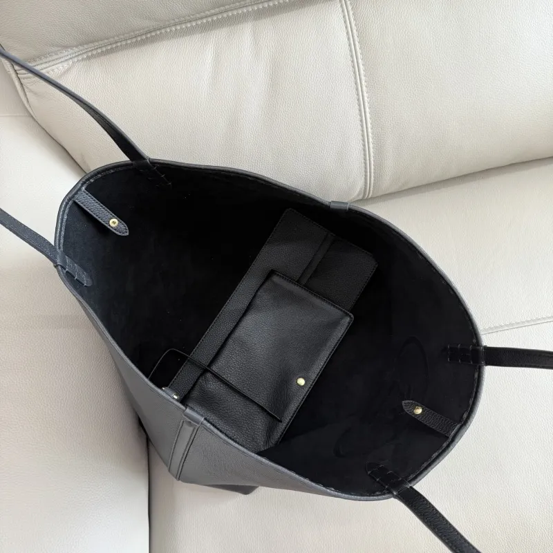 Burberry Black Leather Tote Bag 2221 #A55696