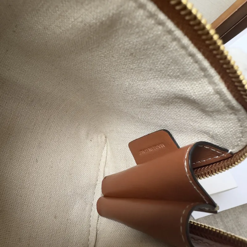 CELINE CLUTCH ON CHAIN CUIR TRIOMPHE IN TEXTILE AND CALFSKIN #A49271
