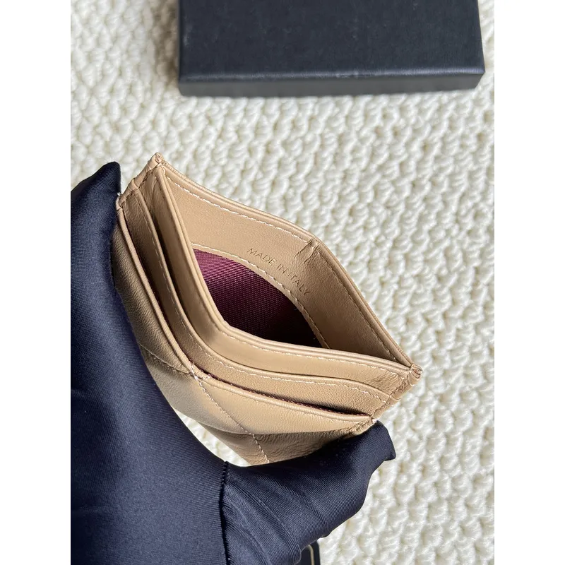 Chanel card holder with chain detail. #A45548
