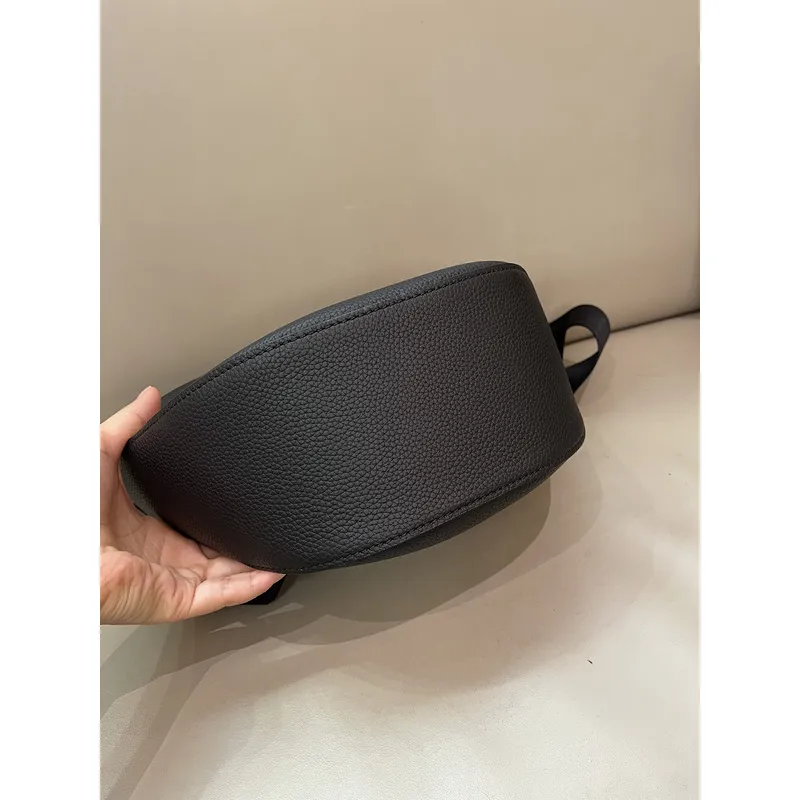 Stylish Black Fendi Sling Bag With Signature Strap And Luxe Design For Fashion Lovers size:33×18×10 #A54308 Stylish Black Fendi Sling Bag With Signature Strap And Luxe Design For Fashion Lovers size:33×18×10 #A54308