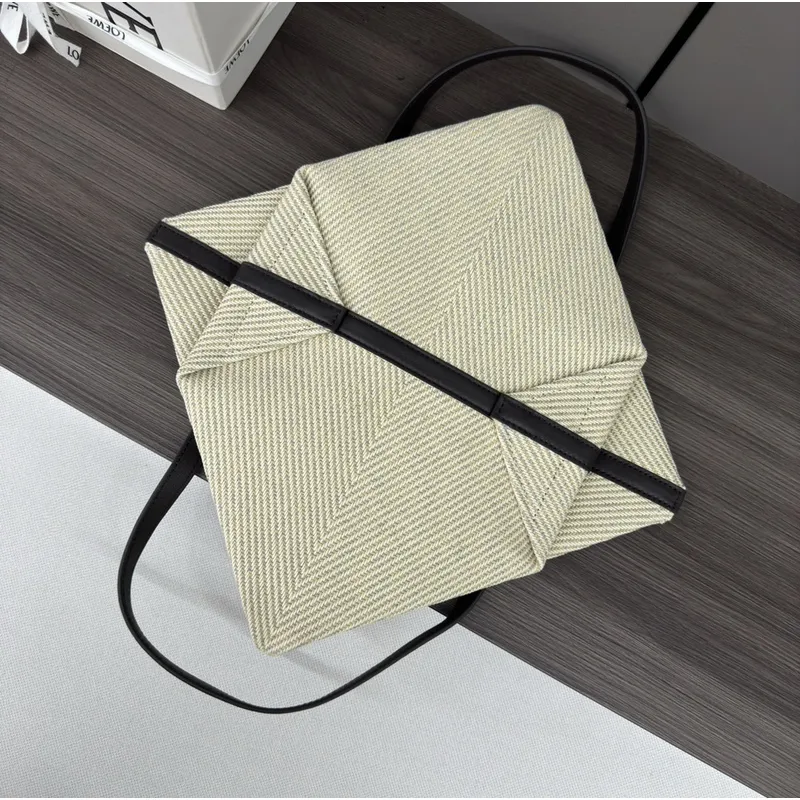 Loewe Bag Puzzle Fold Size:25.5*14.5*31.5cm #A48365 Loewe Bag Puzzle Fold Size:25.5*14.5*31.5cm #A48365