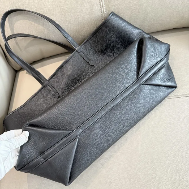 Burberry Black Leather Tote Bag 2221 #A55696