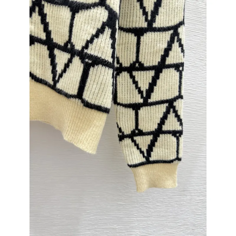 valentino Womens V Neck Cardigan Sweaters Iconic V Logo Pattern in Dual Colors for Luxury Fashion Enthusiasts #A57753