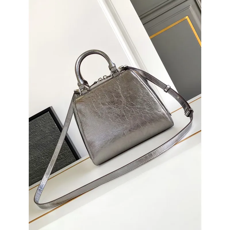 Elegant Givenchy Handbag Collection Showcasing Timeless Designs and Premium Craftsmanship #A52342