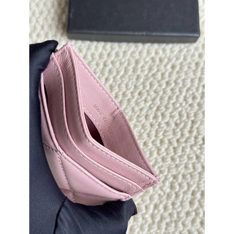 Chanel card holder with chain detail. #A45548